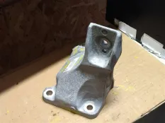 Кронштейн двигателя Jaguar F-Pace X761 2018