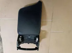 Центральный подлокотник Volvo XC90 2 2018 31420995