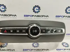 Панель управления магнитолой Volvo XC40 2020