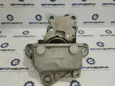 Кронштейн двигателя Volvo XC40 2020 32298324