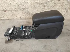 Центральный подлокотник Jeep Grand Cherokee