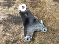 Кронштейн двигателя левый Audi R8 42 420 2008