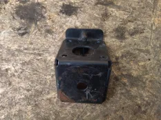 Кронштейн коробки (балка кпп) Audi R8 42 420 2008