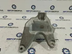 Кронштейн двигателя левый Audi Q8 4M 4M8 2021