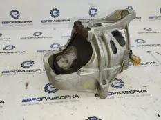 Кронштейн двигателя правый Audi Q7 4M 2018