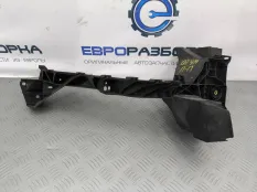 Крепление фары (кронштейн фары) правой Audi Q7 4M