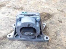 Кронштейн коробки (балка кпп) Maserati 6 670004299