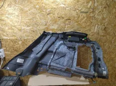 Обшивка отсека багажника Land Rover LR077062