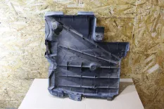 Защита топливного бака правая Land Rover LR061103