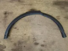 Молдинг крыла задний правый Land Rover LR076033