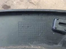 Молдинг крыла задний правый Land Rover LR076033