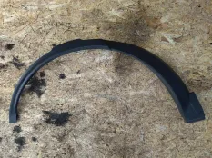 Молдинг крыла задний правый Land Rover Discovery 5