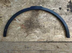 Молдинг крыла передний левый Land Rover Discovery