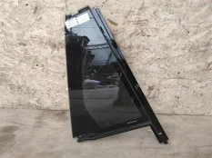 Форточка двери задней правой Land Rover 4 LR065505