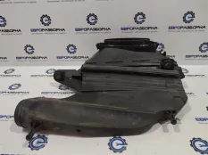Корпус воздушногo фильтра правый Mercedes-Benz