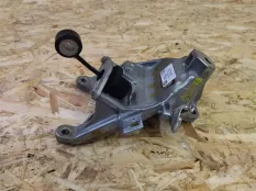 Кронштейн двигателя правый Audi A4 B9 2019