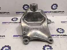 Кронштейн двигателя правый Audi Q7 4M 2-й рест. 4M