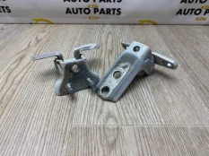 Петля двери Mitsubishi Outlander
