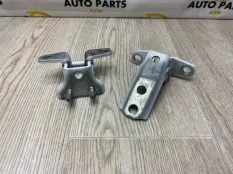 Петля двери Mitsubishi Outlander