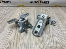 Петля двери Mitsubishi Outlander