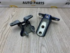 Петля двери Mitsubishi Outlander