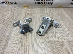 Петля двери Mitsubishi Outlander