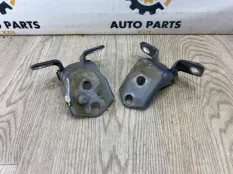 Петля двери Mazda 6