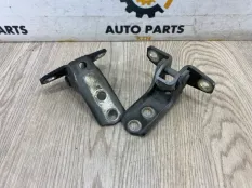 Петля двери Mitsubishi Outlander