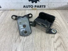 Петля двери Mitsubishi Outlander