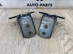 Петля двери Mitsubishi Outlander