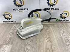 Замок боковой двери Tesla Model Y