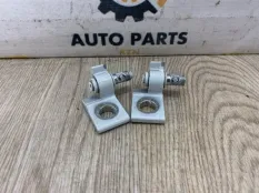 Петля двери Audi Q3