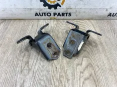 Петля двери Mazda 3