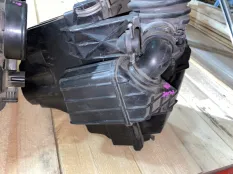 Резонатор воздушного фильтра Mazda 3