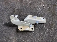 Петля капота Mitsubishi Outlander