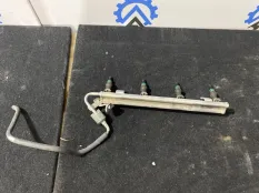 Топливная рампа с форсунками Nissan Teana