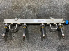 Топливная рампа с форсунками Mazda 3