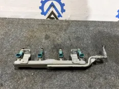 Топливная рампа с форсунками Mazda 3