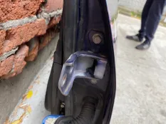 Петля двери Mazda 6
