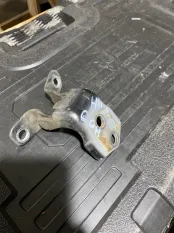 Петля двери Mazda 6