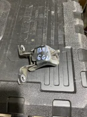 Петля двери Mazda 6