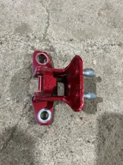 Петля двери Mazda 3