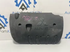 Декоративная крышка двигателя Mitsubishi Outlander
