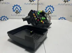 Блок предохранителей под капот Mitsubishi Outlander