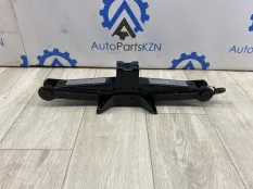 Домкрат Mitsubishi Outlander