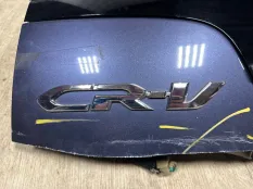 Надпись модели CR-V Honda CR-V