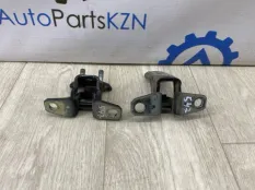 Петля двери Mitsubishi Outlander