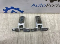Петля двери Mitsubishi Outlander