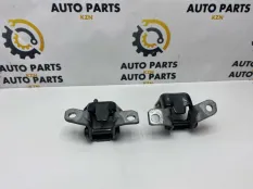 Петля двери Mazda 3