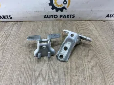 Петля двери Mitsubishi Outlander